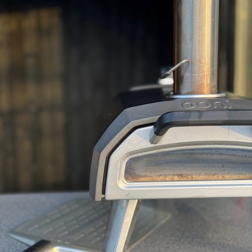 Sprøde pizzaer på kun ét minut i Ooni Karu 12G