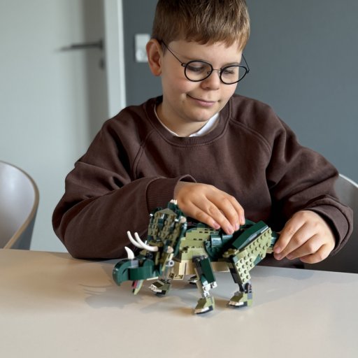 Detaljerede og bevægelige dinosaurer, der giver timevis af kreativ leg