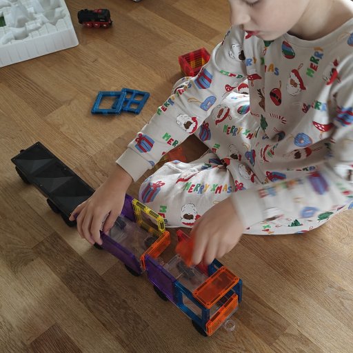 Leg for alle aldre – kreativt samvær med Connetix tiles
