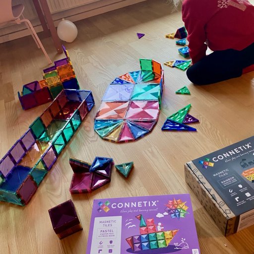 Leg for alle aldre – kreativt samvær med Connetix tiles
