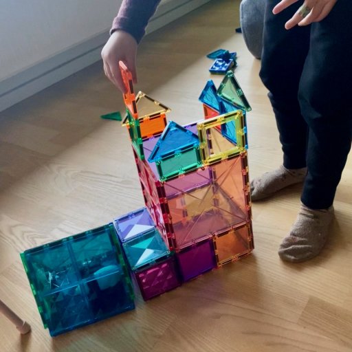 Leg for alle aldre – kreativt samvær med Connetix tiles