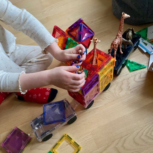 Leg for alle aldre – kreativt samvær med Connetix tiles