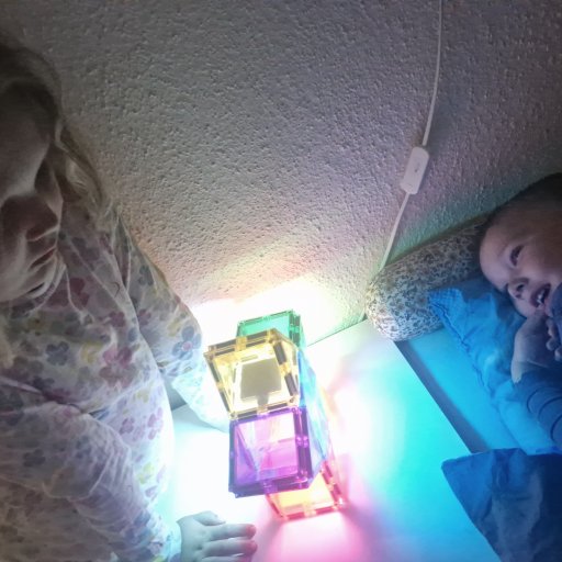 Kreativ leg med lys og magneter