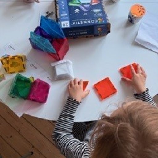 Fantasifulde konstruktioner i farver