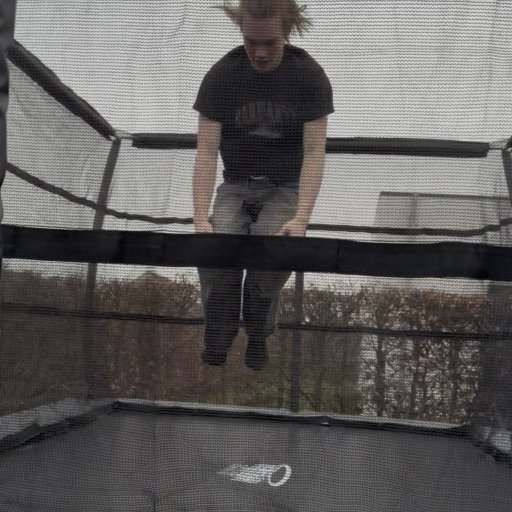 Malthe på 16 år elsker den stabile og kraftfulde hoppefornemmelse