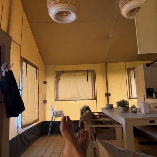 Glampingteltet skaber den perfekte kombination af natur, hygge og komfort.