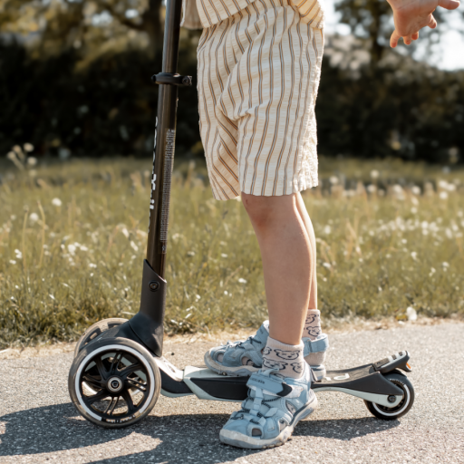 Et robust og alsidigt køretøj, der kombinerer leg, transport og bevægelse i ét produkt