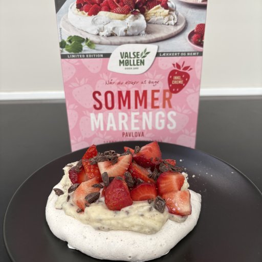 Valsemøllen Sommermarengs gør det nemt at servere en flot pavlova – der skal kun tilsættes vand