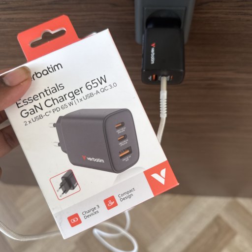 Essentials GaN Charger 65W – oplad op til tre enheder samtidig fra én stikkontakt