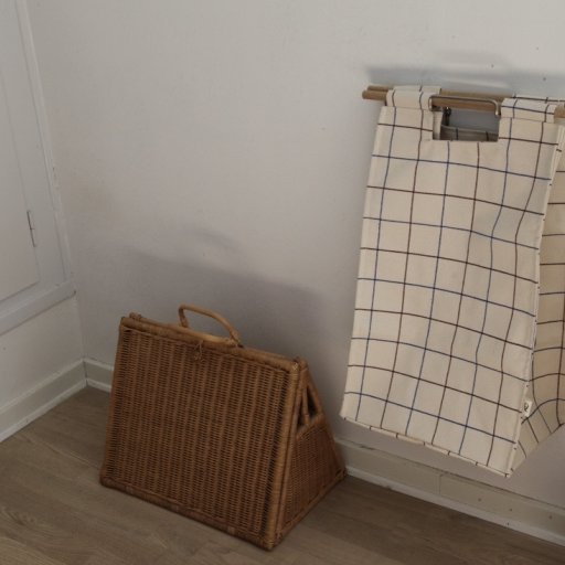 BagUp kombinerer praktisk opbevaring med et stilrent, ternet design