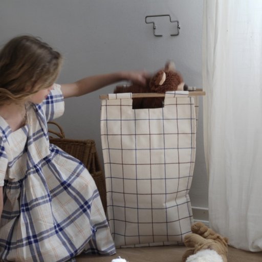 BagUp kombinerer praktisk opbevaring med et stilrent, ternet design