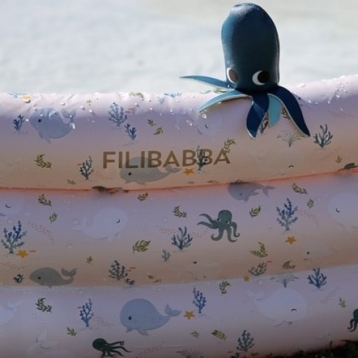 Alfie-badebassinet har en god størrelse til søskendeleg – uden at fylde hele haven