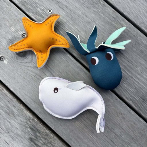 Ocean Friends gør vandlegen ekstra sjov med små figurer, der inviterer til både dykning og leg