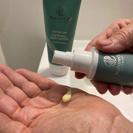 BLAND LOTION + OLIE