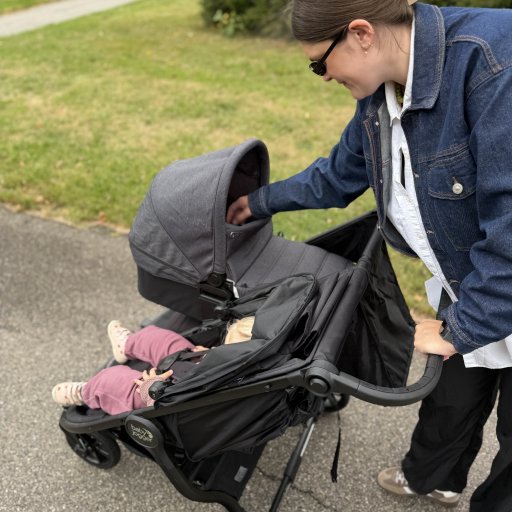 To børn side om side – god plads og nem at komme rundt med